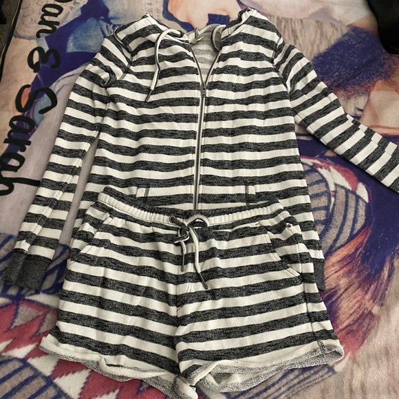 Roxy Tops - NWOT Roxy Sweatshirt w/ Matching Shorts